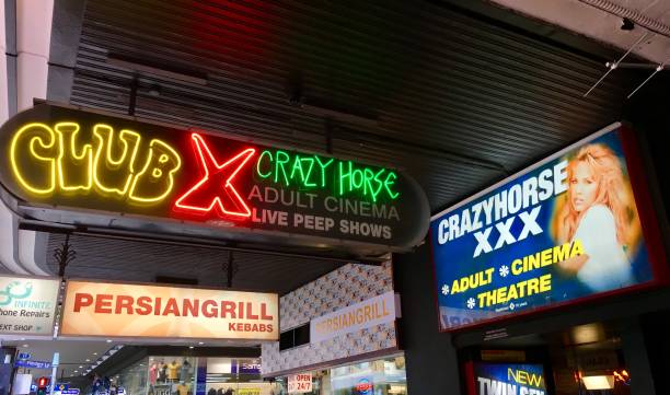 What amenities are offered to VIPs at exclusive Dallas strip clubs?